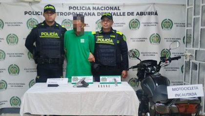 Imagen de  Capturan en Laureles a falso mensajero con arma silenciada