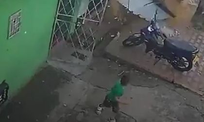 Video: niño se salvó de ser aplastado por un muro; dicen que fue un milagro