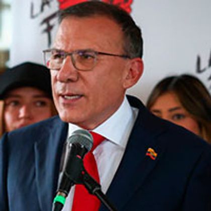 Roy no se jubila de la política