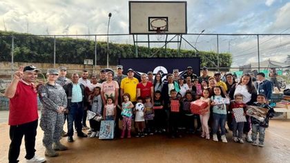 Imagen de  Cacom 5 entregó 700 regalos y mercados en veredas de Rionegro