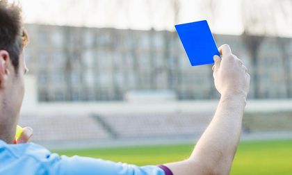 Tarjeta azul en el fútbol: vea en qué consiste y cuándo empezará a regir