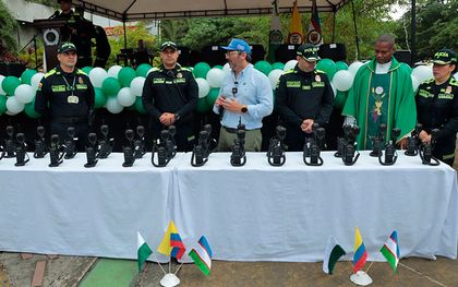 Policía Metropolitana de Cali recibe nueva dotación para fortalecer operativos