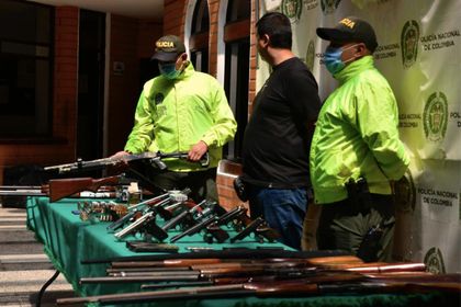 Imagen de Capturaron a un hombre en El Poblado que tenía en su poder 25 armas de fuego