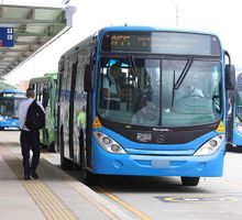 Rutas P24B y P40A del MIO tendrán desvíos por obras de Emcali en la carrera 8 de Cali desde este sábado