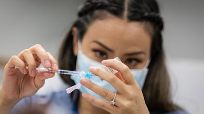 Imagen de  El próximo año se aplicaría tercera dosis contra el COVID-19 a todos los colombianos