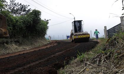 Infraestructura refuerza acciones en vías afectadas por deslizamientos de tierra en Cali