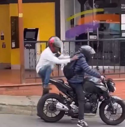 Imagen de Robo a mano armada en cajero automático de El Peñol quedó registrado en video