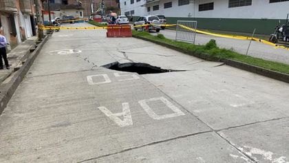 Imagen de  Por fuga de agua, se presentó grave hundimiento en zona urbana de El Carmen de Viboral  