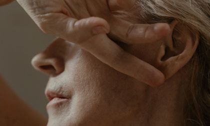 Hormonas podrían aliviar la niebla mental en la menopausia
