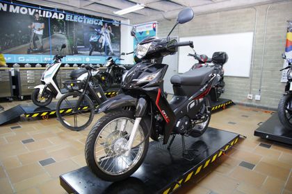 Imagen de Estudiantes de Rionegro accederán a la técnica en mantenimiento de vehículos eléctricos