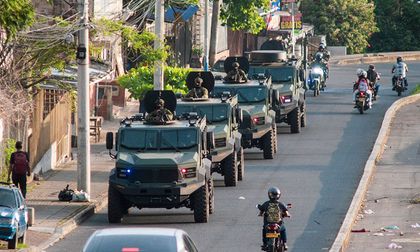 Vehículos blindados patrullan las calles de Cali para prevenir nuevos atentados