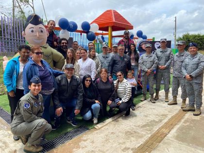 Imagen de Plan Corazón Amigo: Fuerza Aeroespacial Colombiana entregó parque infantil a niños de San José de las Cuchillas, en Rionegro
