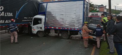 Imagen de Por accidente múltiple, la autopista a la altura de Guarne está cerrada