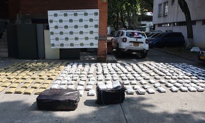 Detectan carro de misión médica cargado con 390 kilos de marihuana en Cali