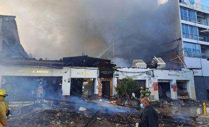 Imagen de Sin heridos y con siete locales afectados, fue controlado el incendio en el parque de Rionegro