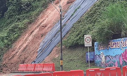 Imagen de Emergencias por lluvias en Medellín: fue habilitado a un carril el descenso en la avenida Las Palmas