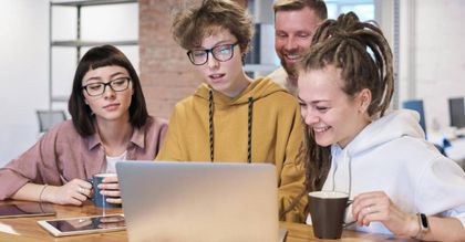 El 70% de los jóvenes Z prioriza la estabilidad laboral y horaria al elegir un empleo