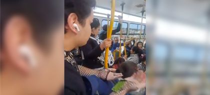 Imagen de En video: señora discriminó a un joven por vestir falda y estar maquillado en Transmilenio