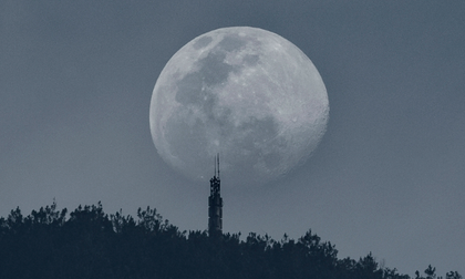 ¿De quién es la Luna?