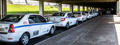 Imagen de  Taxis “raya azul” se volverían a tomar el JMC si no controlan “piratería”; alcaldía respondió