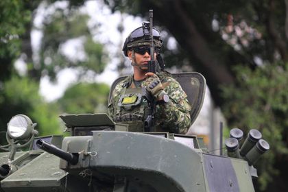 Imagen de Ofensiva militar crece en Colombia tras limitados avances de política de paz, según la FIP