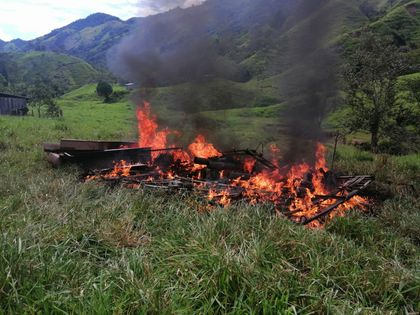 Imagen de  En San Carlos destruyen maquinaria utilizada para la minería ilegal sobre el río Samaná