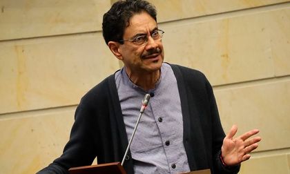 CNE abre indagación a campaña de Iván Cepeda por aportes, revisan posibles irregularidades