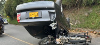 Imagen de Movilidad reducida en la vía El Carmen-Rionegro por accidente de tránsito