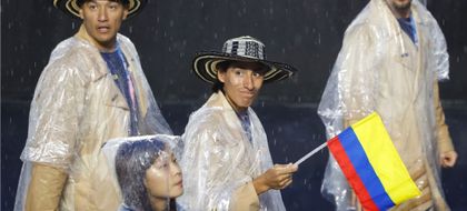 Imagen de  La lluvia empapa la ceremonia inaugural