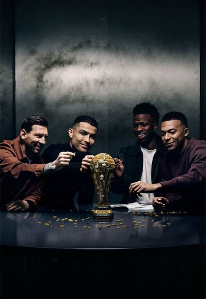 Imagen de  Messi, Cristiano Ronaldo, Mbappé y Vini Jr. protagonizan el comercial viral de LEGO para el Mundial 2026