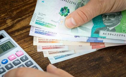 Imagen de  Gobierno oficializa aumento salarial del 7 % para más de 1,3 millones de empleados públicos