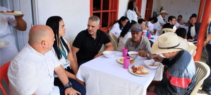 Imagen de  Gobernador de Antioquia lideró consejo de seguridad, demolió tres casas del delito y anunció inversiones viales en Abejorral