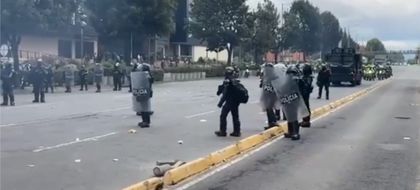 Imagen de  En video: Policía intervino paro camionero con gases lacrimógenos, en Bogotá, para despejar vías