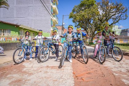 Imagen de  Entrega de bicicletas a estudiantes en Guatapé impulsa la movilidad sostenible