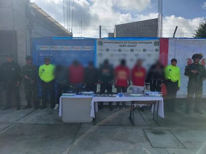 Imagen de  Alias Pucha, incluido en el cartel de los más buscados, entre los capturados en operativo contra el Clan del Golfo en El Santuario