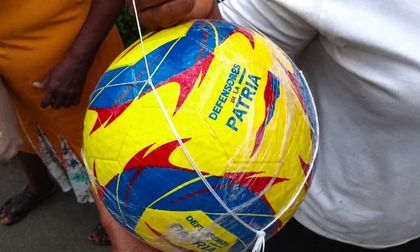 Los balones de Abelardo: también se reconstruye regalando alegría