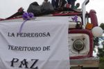 Imagen de La comunidad de La Pedregosa despide a los muertos en ataque de la Panamericana