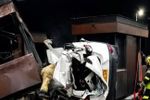 Imagen de Vehículo destruyó caseta de peaje del Túnel de Oriente en aparatoso accidente