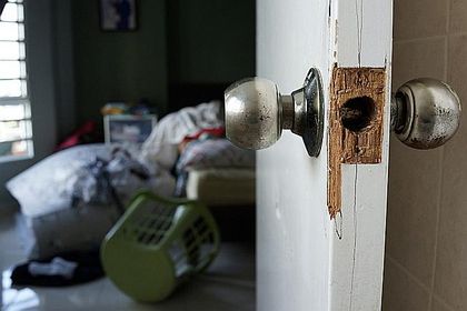 16 ladrones se disfrazaron de policías y robaron una casa en Gualanday