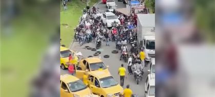 Imagen de  En video: conflicto entre taxistas y motociclistas durante las manifestaciones en Envigado
