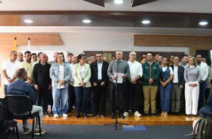 Imagen de Comenzó la pavimentación de 634 km de vías en 29 corredores viales de Antioquia