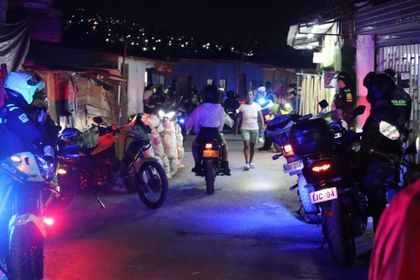 Imagen de Operativos en las comunas Laureles y San Javier de Medellín dejó ocho capturados, un arma y estupefacientes incautados