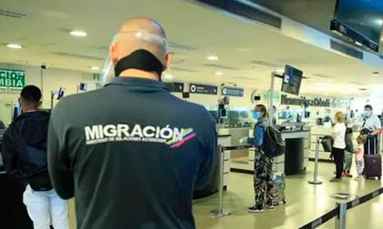 Gobierno crea bonificación para servidores de Migración