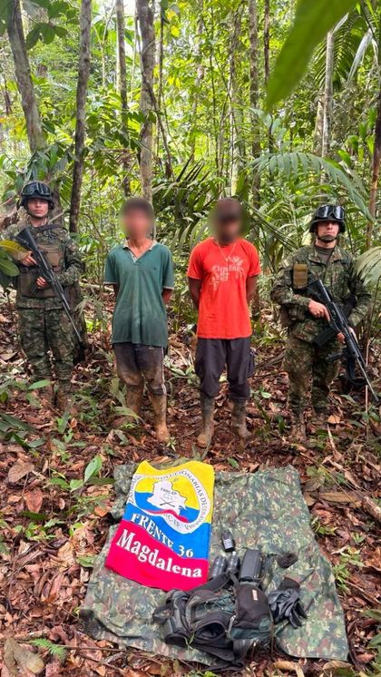 Imagen de  Se entregaron al Ejército dos presuntos integrantes de un grupo armado, entre ellos un especialista en explosivos