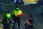 Imagen de Capturaron en Medellín a dos hombres que se hacían pasar por vendedores de flores para robar