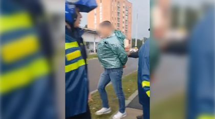 Imagen de “Los agredió y les tiró el celular al techo”: infracción de motociclista desencadenó en riña con agentes en Rionegro