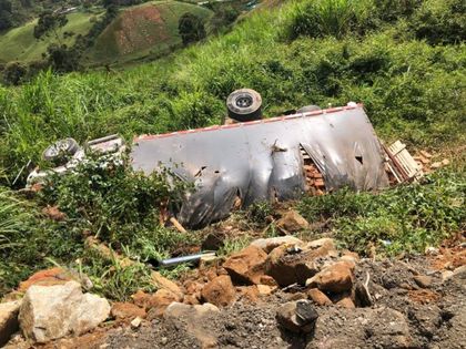 Imagen de  Volcamiento de camión en la vía El Santuario – Granada: conductor salió ileso