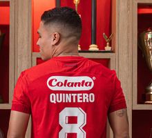 Venden camisetas piratas del América de Cali con error tras la llegada de ‘Juanfer’ Quintero