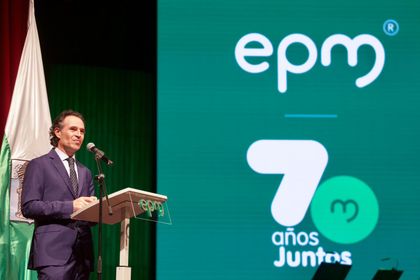 Imagen de  “Es y seguirá siendo 100 % pública”: alcalde de Medellín en los 70 años de EPM