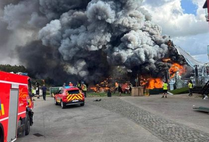 Imagen de  Incendio devasta escenario principal de Tomorrowland a solo dos días de su inauguración